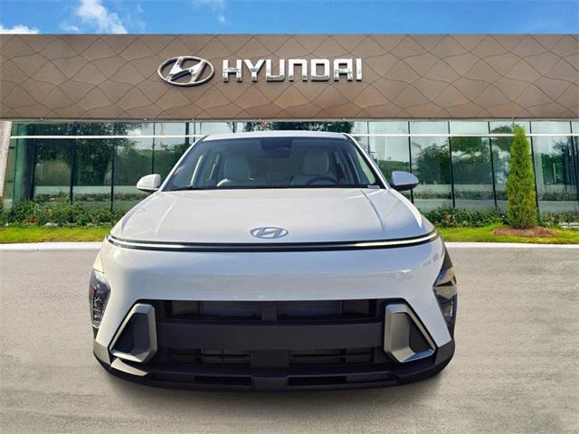 Photo of 2025 Atlas White Hyundai KONA