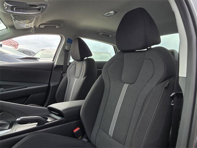 Photo of 2025 Amazon Gray Hyundai ELANTRA
