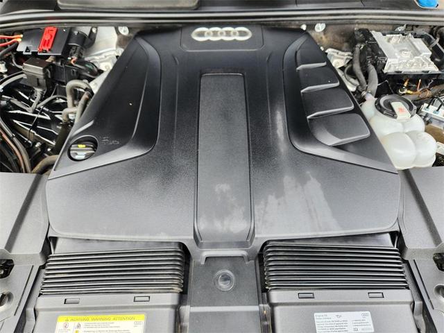 Photo of 2019 Night Black Audi Q7