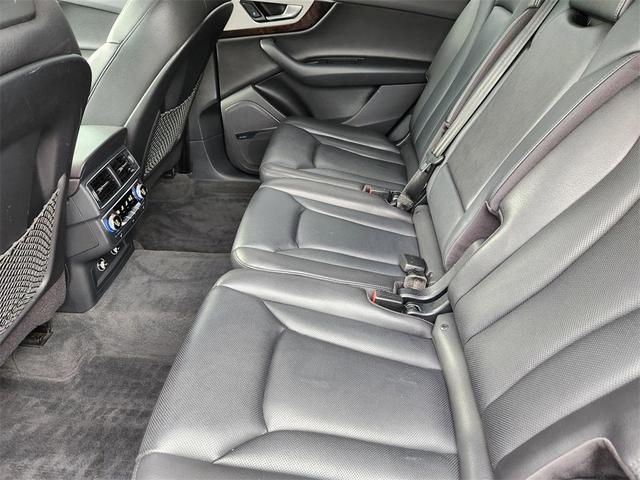Photo of 2019 Night Black Audi Q7