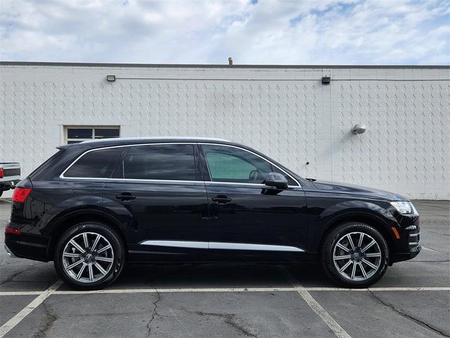 Photo of 2019 Night Black Audi Q7