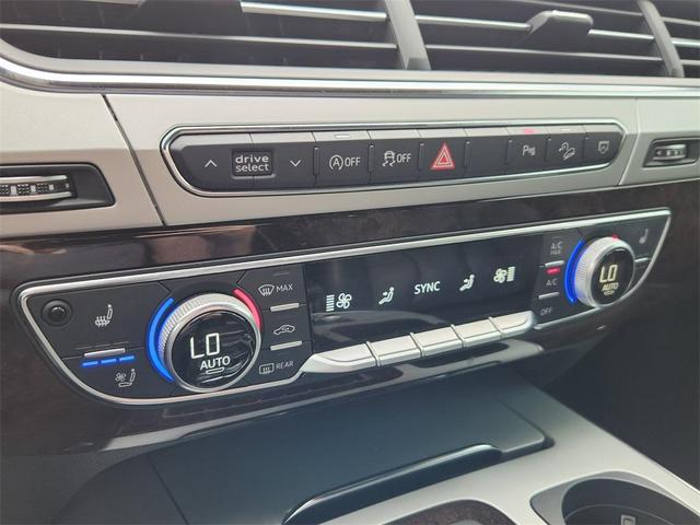 Photo of 2019 Night Black Audi Q7