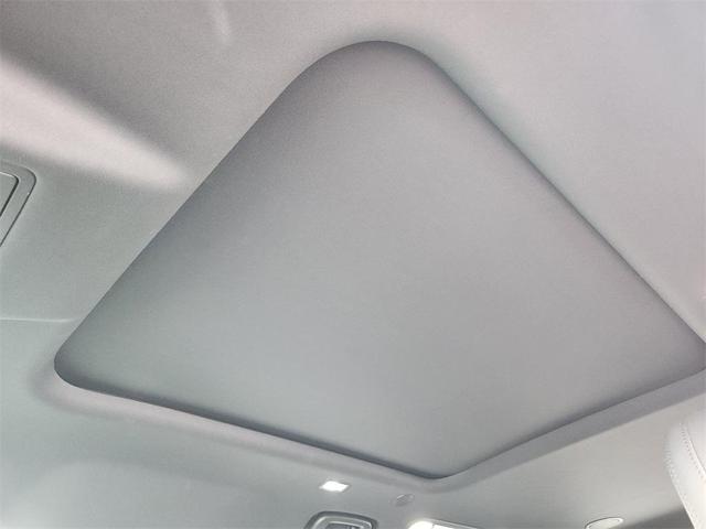 Photo of 2022 Silicon Silver Land Rover Defender