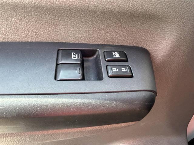 Photo of 2016 Glacier White Nissan NV Cargo NV2500 HD