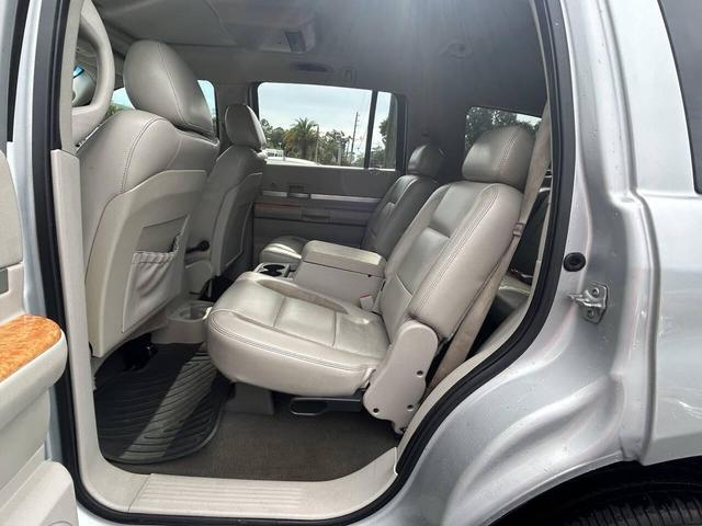 Photo of 2008 Bright Silver Metallic Clearcoat Chrysler Aspen