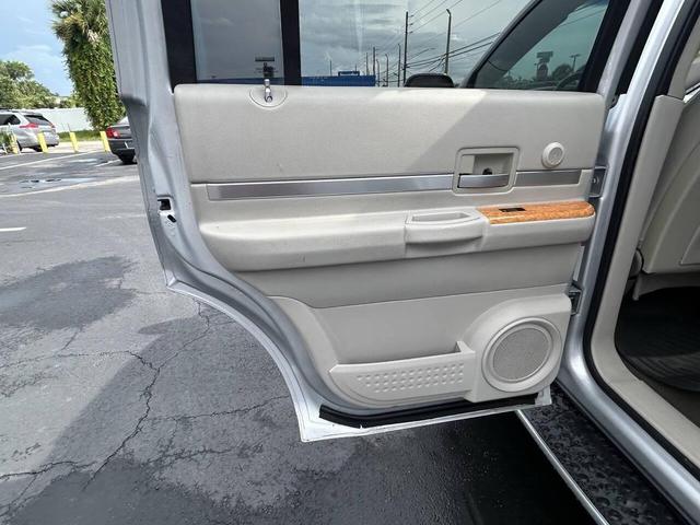 Photo of 2008 Bright Silver Metallic Clearcoat Chrysler Aspen