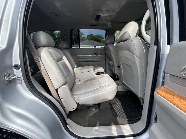 Photo of 2008 Bright Silver Metallic Clearcoat Chrysler Aspen