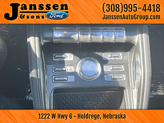 Photo of 2024 White Platinum Metallic Tri-Coat Lincoln Nautilus