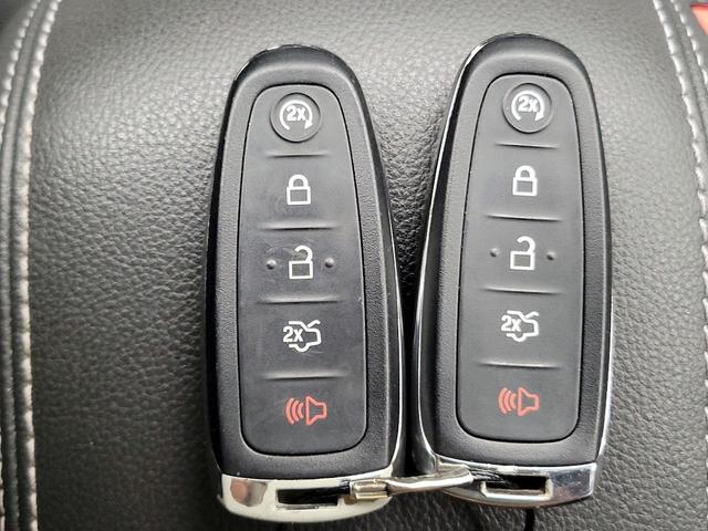 Photo of 2016 Blue Ford Escape