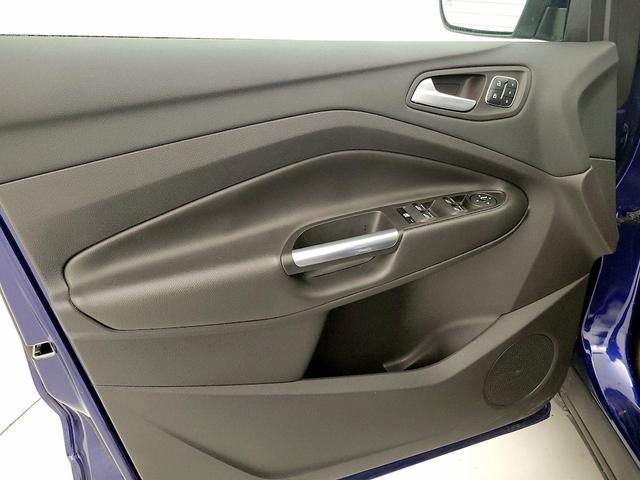 Photo of 2016 Blue Ford Escape
