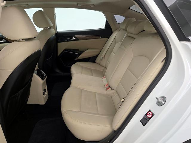Photo of 2017 White Kia Cadenza