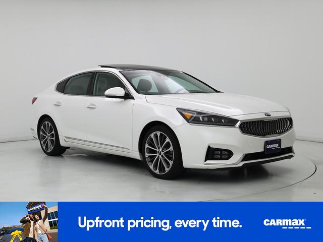 Photo of 2017 White Kia Cadenza