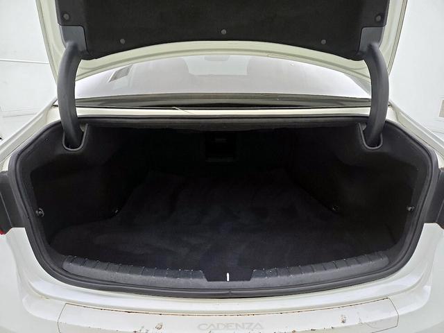 Photo of 2017 White Kia Cadenza