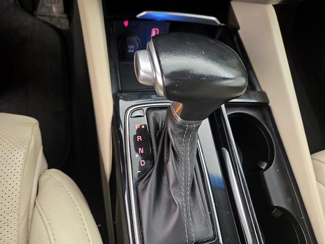 Photo of 2017 White Kia Cadenza