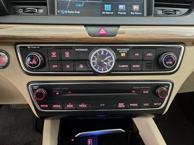 Photo of 2017 White Kia Cadenza