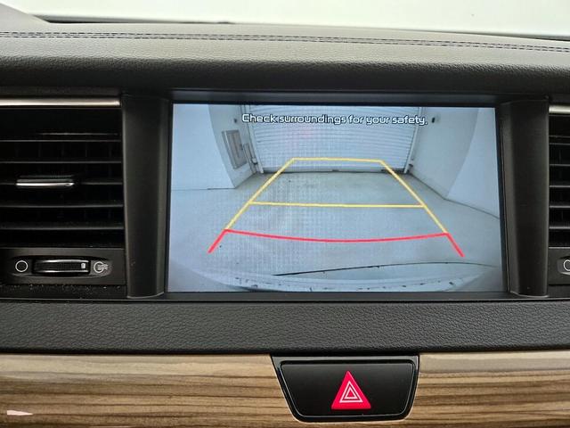 Photo of 2017 White Kia Cadenza