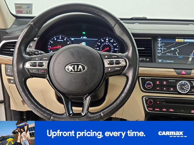Photo of 2017 White Kia Cadenza