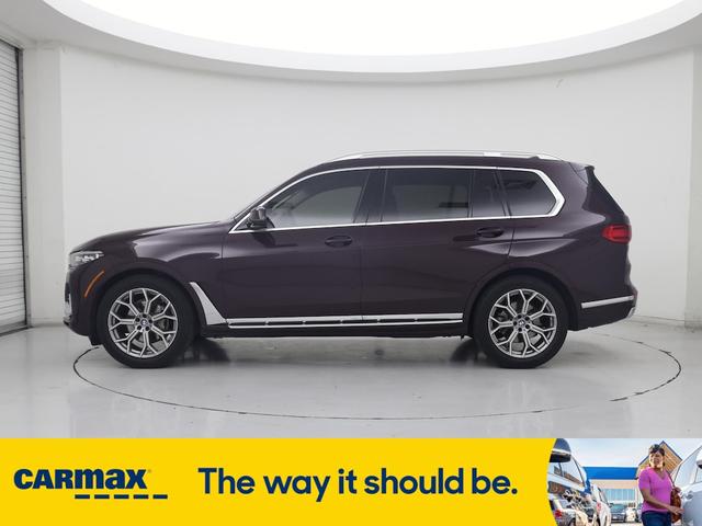 Photo of 2022 Burgundy BMW X7