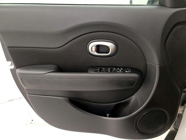 Photo of 2016 White Kia Soul