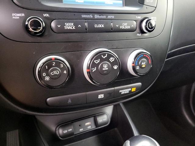 Photo of 2016 White Kia Soul