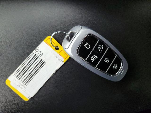 Photo of 2023 Gray Hyundai SANTA FE