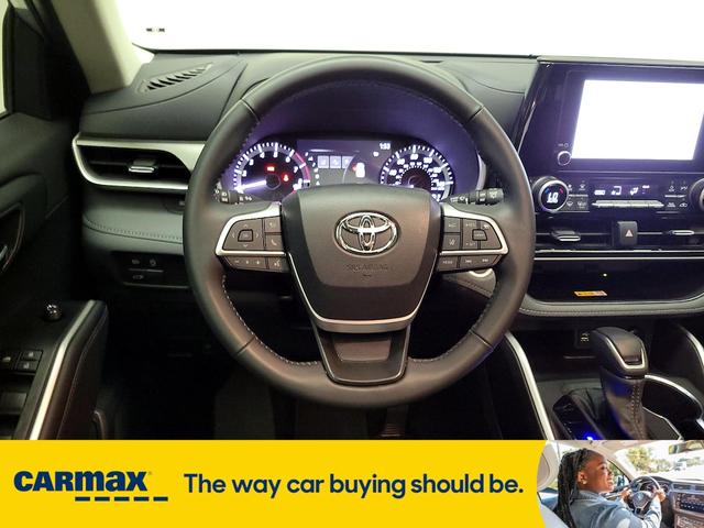Photo of 2024 Gray Toyota Highlander