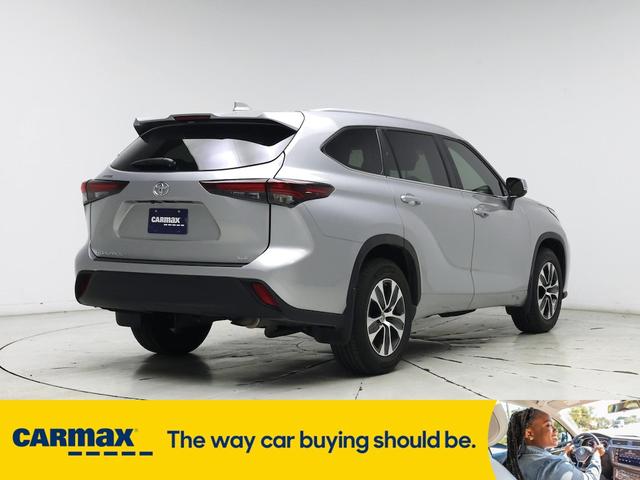 Photo of 2024 Gray Toyota Highlander