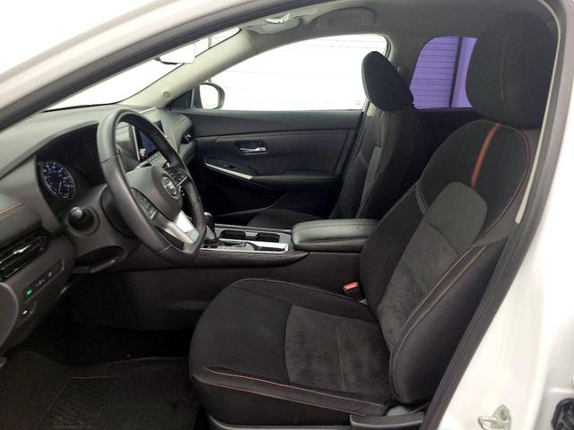 Photo of 2021 White Nissan Sentra