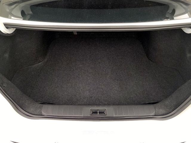 Photo of 2021 White Nissan Sentra