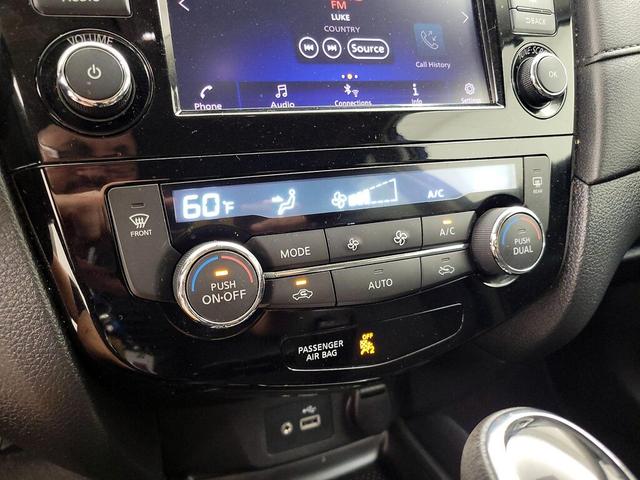 Photo of 2018 Blue Nissan Rogue