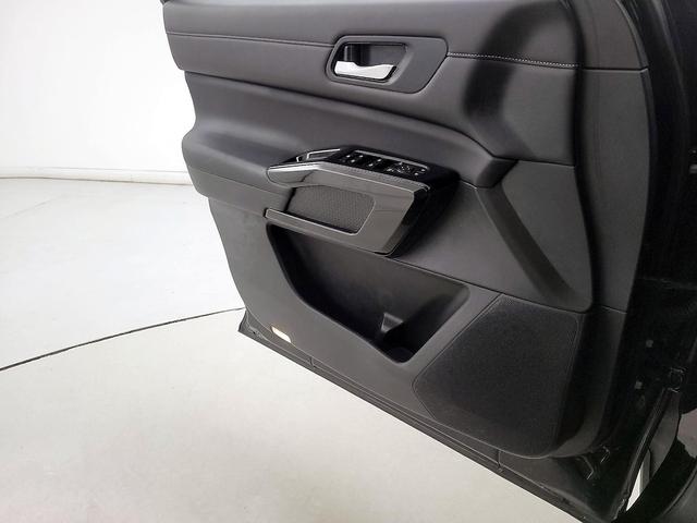 Photo of 2022 Black Nissan Pathfinder