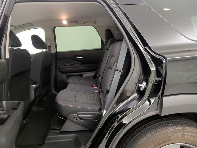 Photo of 2022 Black Nissan Pathfinder
