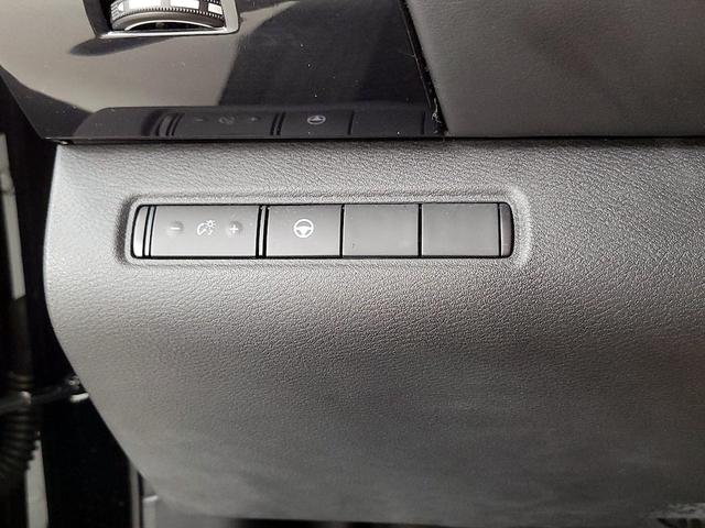 Photo of 2022 Black Nissan Pathfinder