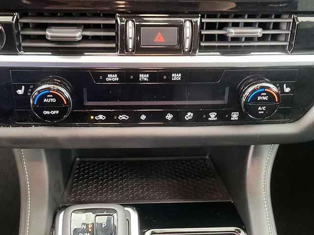 Photo of 2022 Black Nissan Pathfinder
