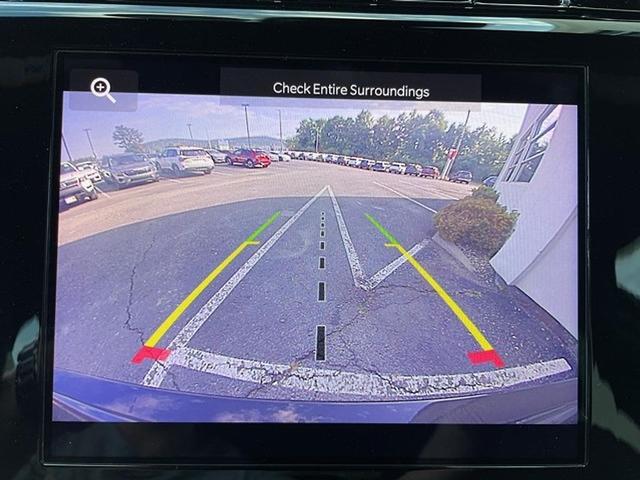 Photo of 2023 Diamond Black Crystal Pearlcoat Jeep Grand Cherokee