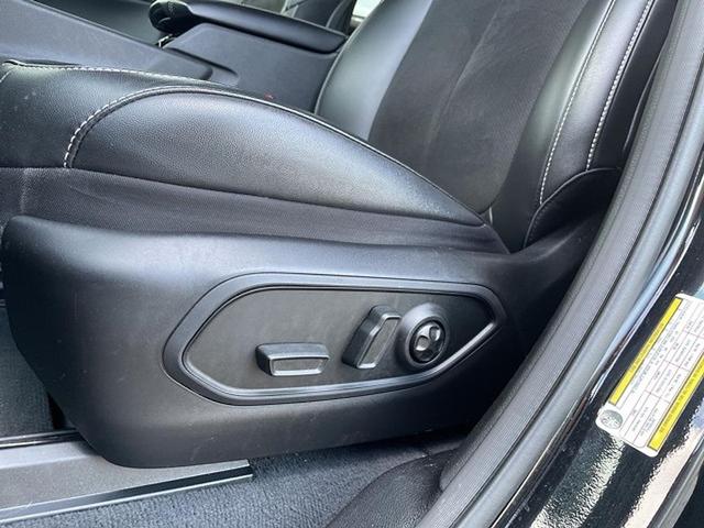 Photo of 2023 Diamond Black Crystal Pearlcoat Jeep Grand Cherokee