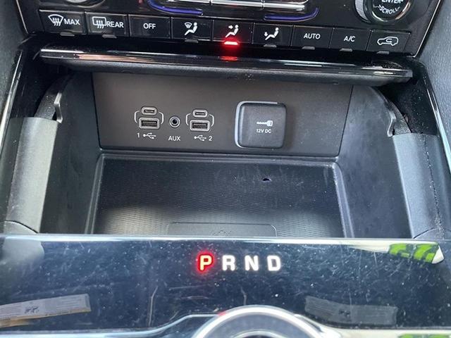 Photo of 2023 Diamond Black Crystal Pearlcoat Jeep Grand Cherokee