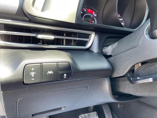 Photo of 2021 Shimmering Silver Pearl Hyundai ELANTRA