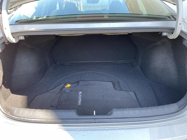 Photo of 2021 Shimmering Silver Pearl Hyundai ELANTRA
