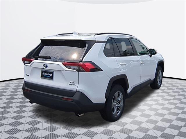 Photo of 2022 White Toyota RAV4 Hybrid