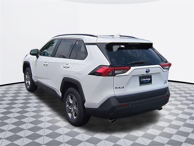 Photo of 2022 White Toyota RAV4 Hybrid