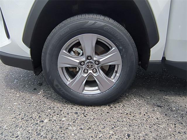 Photo of 2022 White Toyota RAV4 Hybrid