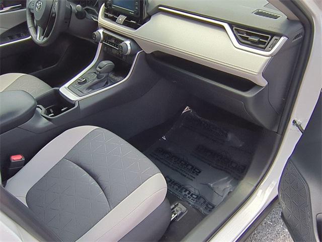 Photo of 2022 White Toyota RAV4 Hybrid