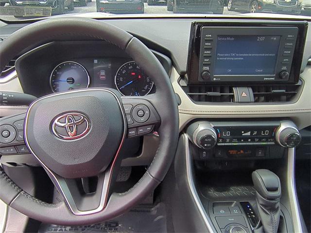Photo of 2022 White Toyota RAV4 Hybrid