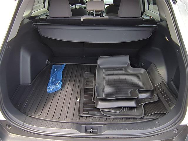 Photo of 2022 White Toyota RAV4 Hybrid