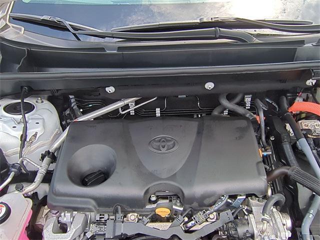 Photo of 2022 White Toyota RAV4 Hybrid