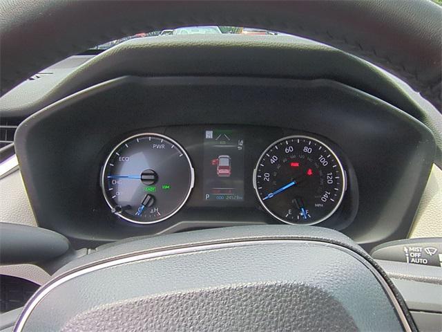 Photo of 2022 White Toyota RAV4 Hybrid