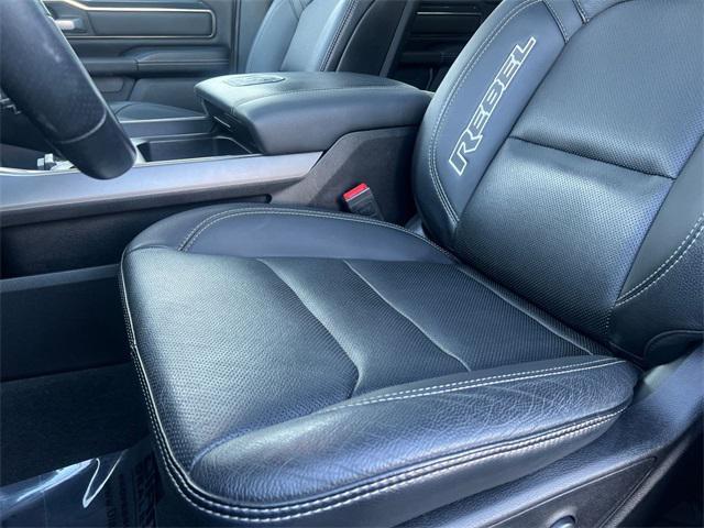 Photo of 2022 Granite Crystal Metallic Clearcoat RAM 1500