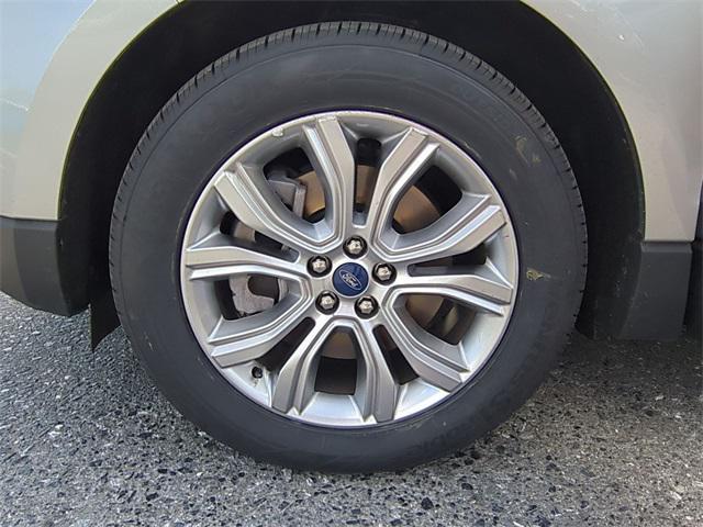 Photo of 2022 Silver Metallic Ford Edge