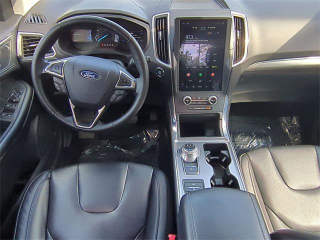 Photo of 2022 Silver Metallic Ford Edge